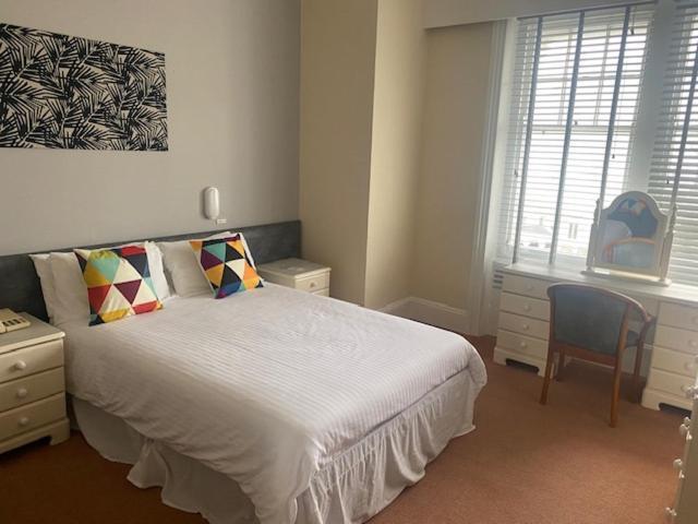 Runnymede Court Hotel Saint Helier ภายนอก รูปภาพ